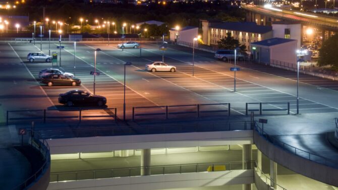 highest-level-of-a-commercial-parking-garage-at-night